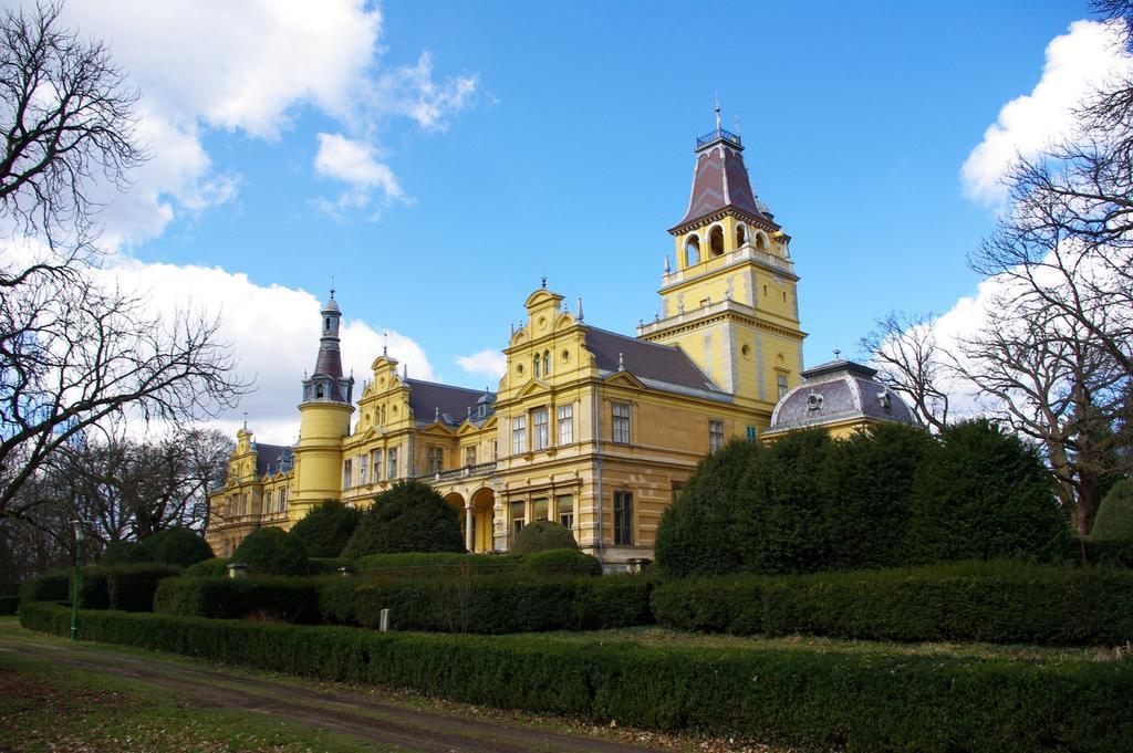 Deutsches Haus Hotel Szabadkigyos Luaran gambar